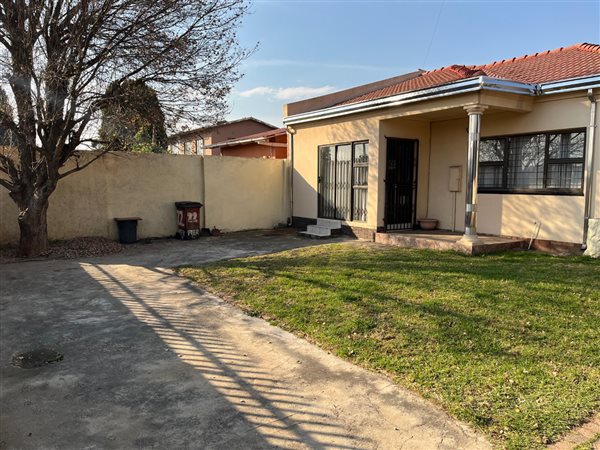 2 Bedroom House 2 Bedroom House