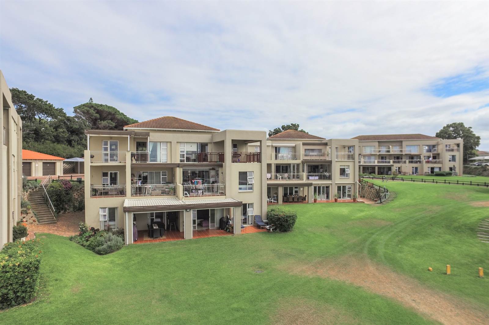 2 Bed Apartment in Goose Valley Golf Estate photo number 17