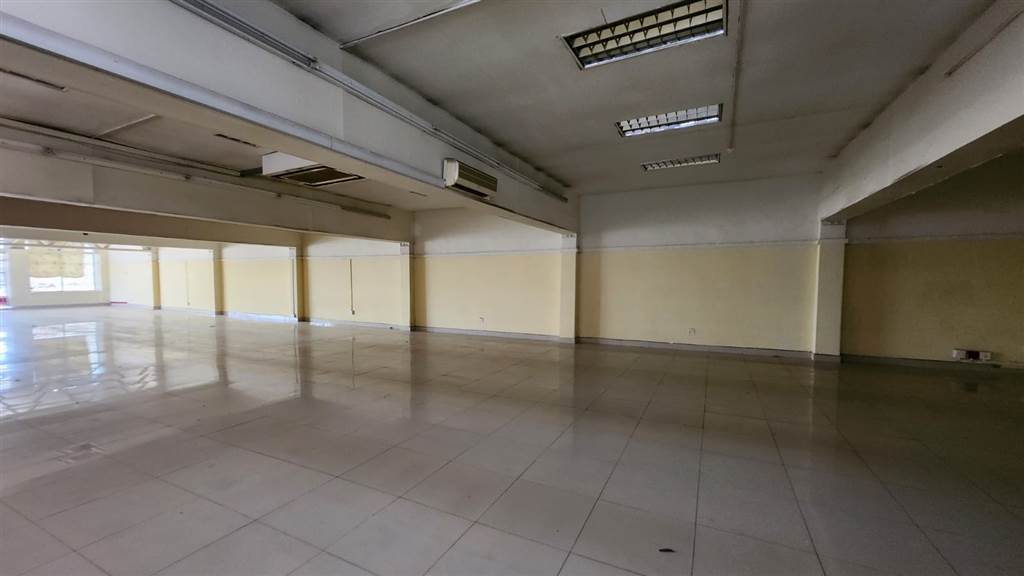 700  m² Commercial space in Pretoria North photo number 8