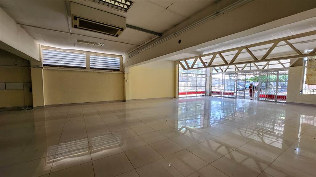 700  m² Commercial space in Pretoria North photo number 5