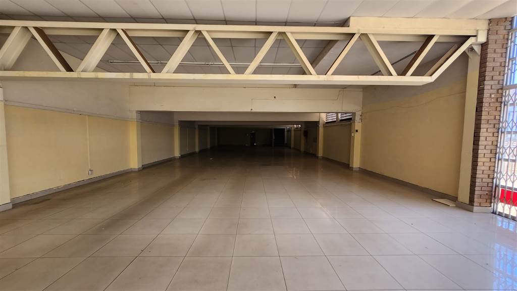 700  m² Commercial space in Pretoria North photo number 3