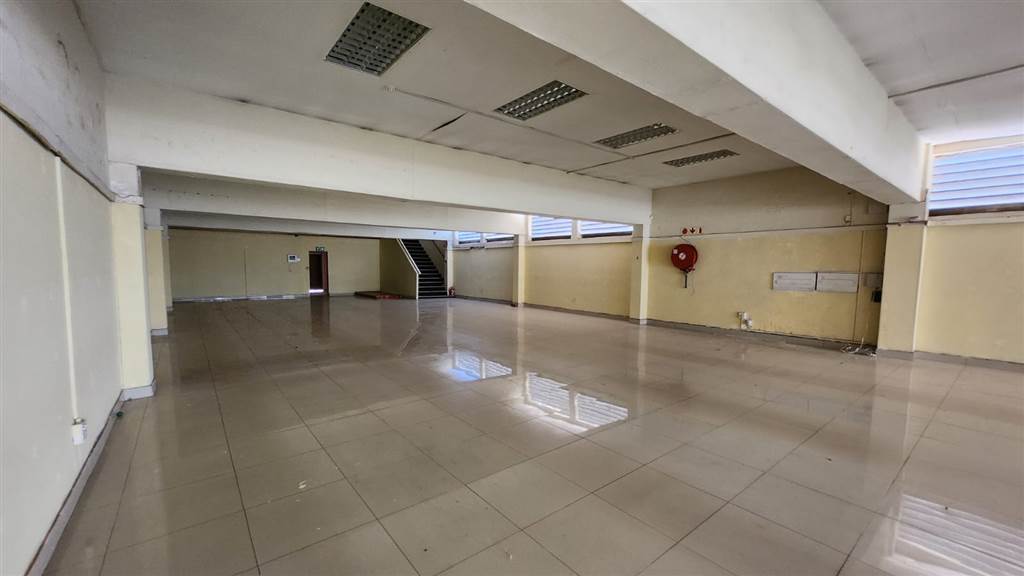 700  m² Commercial space in Pretoria North photo number 4
