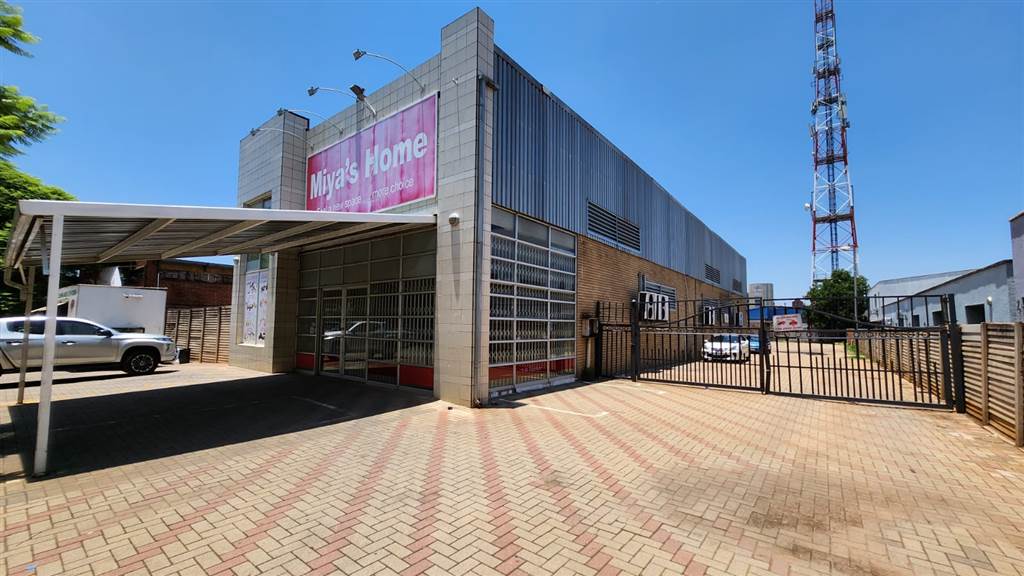 700  m² Commercial space in Pretoria North photo number 1