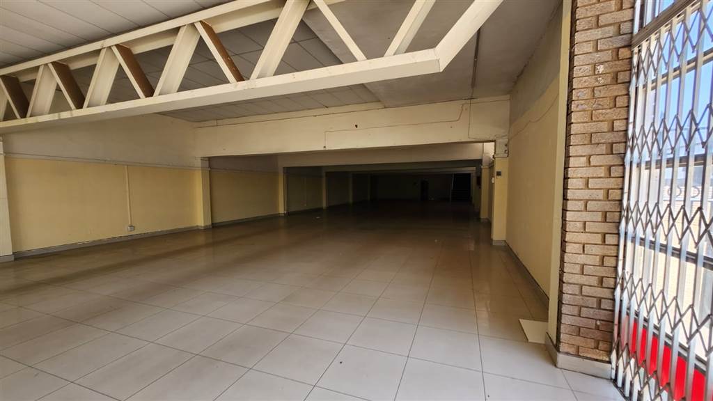 700  m² Commercial space in Pretoria North photo number 15