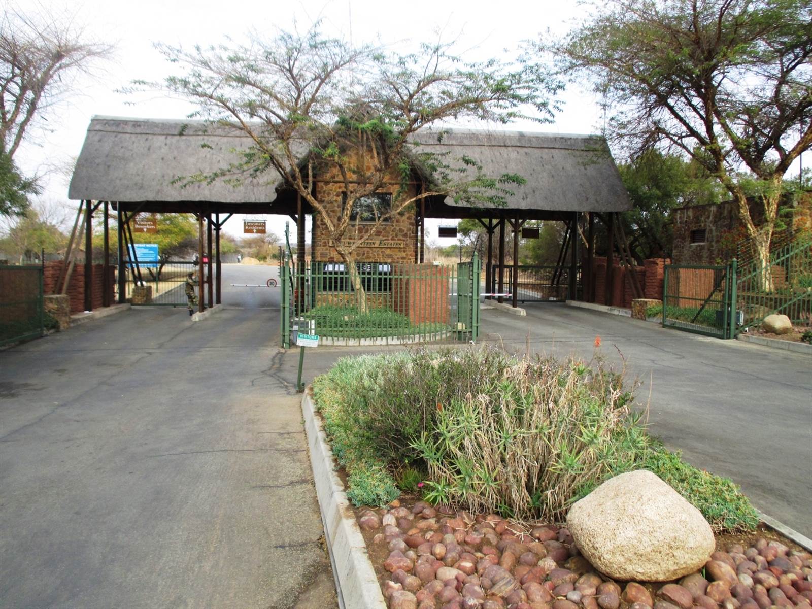1 ha Land available in Leeuwfontein Estate photo number 2
