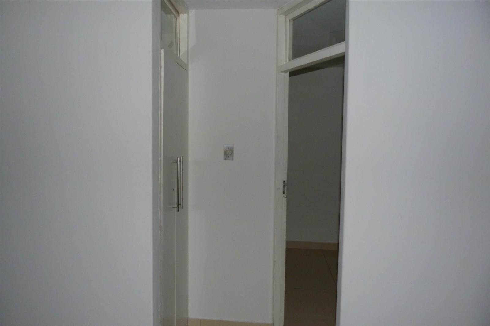 1.5 Bed Apartment in Overport photo number 14