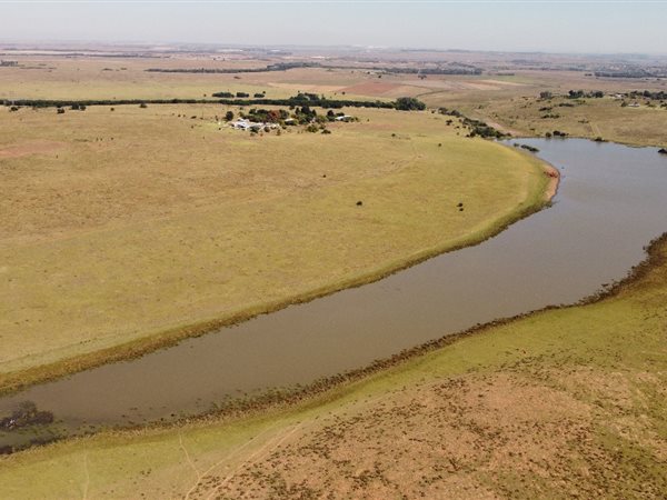 654 ha Farm in Grootfontein Estate