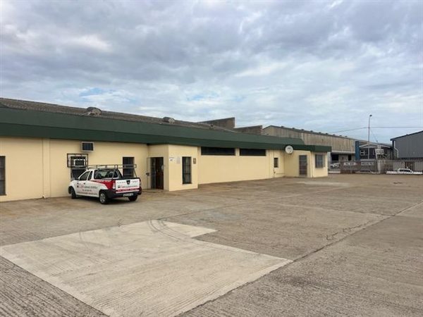 1300  m² Industrial space in Deal Party
