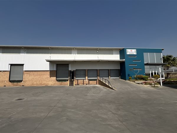 1 600  m² Industrial space