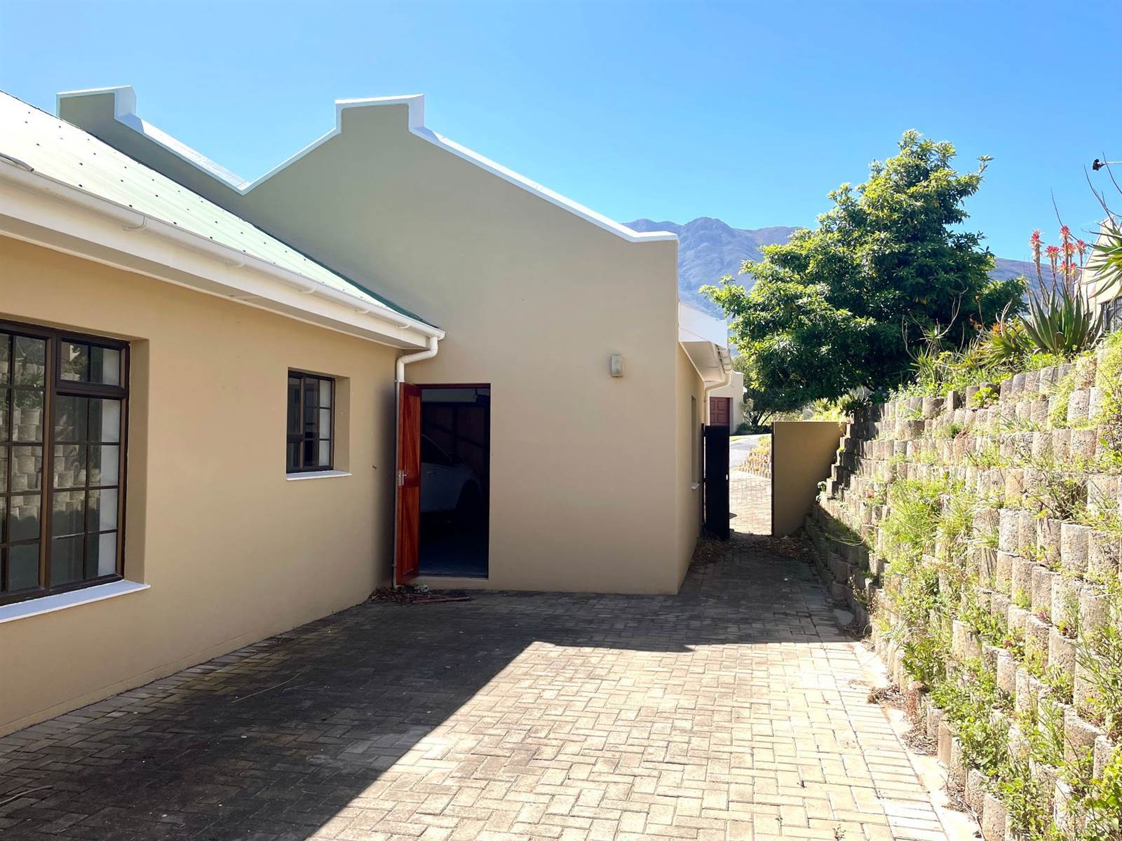 2 Bed House in Swellendam photo number 27