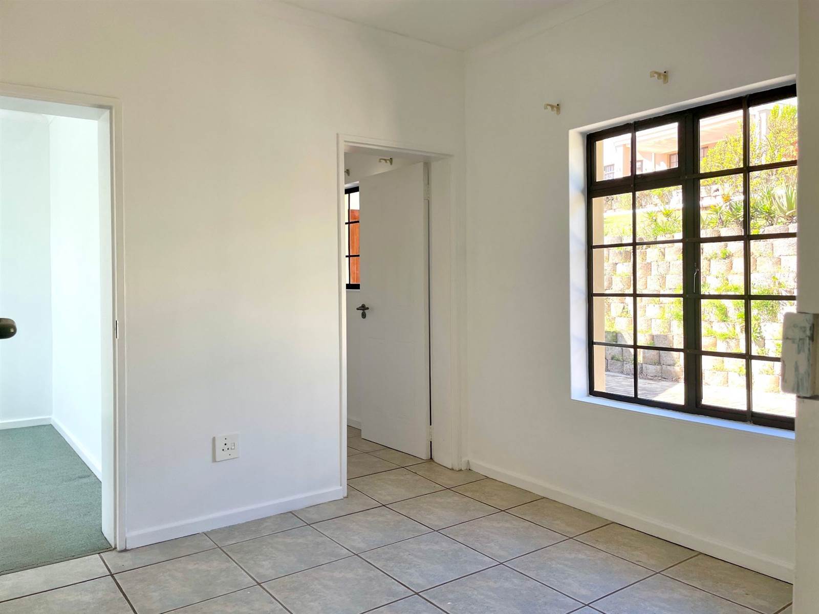 2 Bed House in Swellendam photo number 11