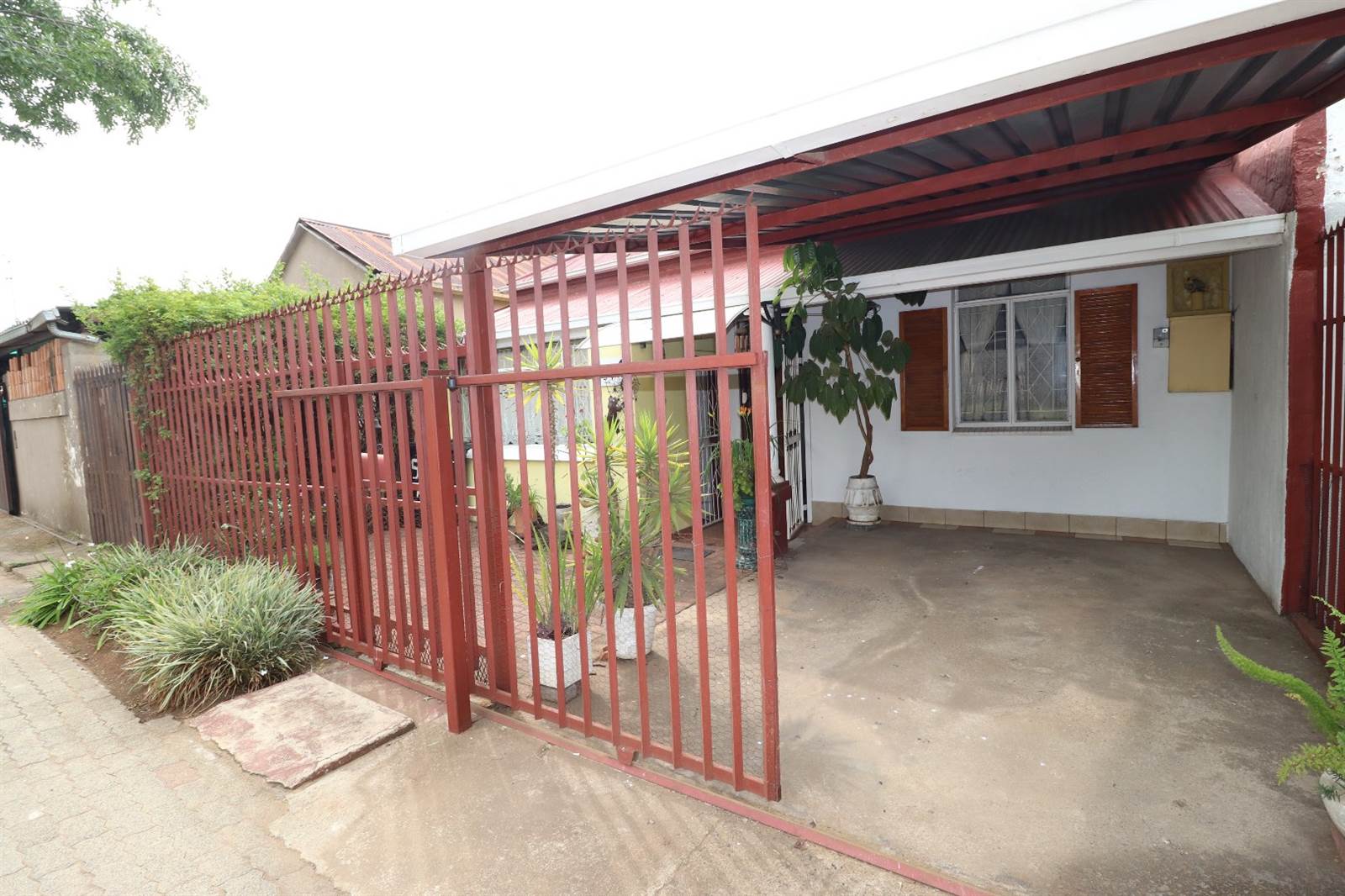 2 Bed House in Benoni Central photo number 3