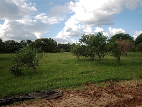 697 m² Land available in Chroom Park