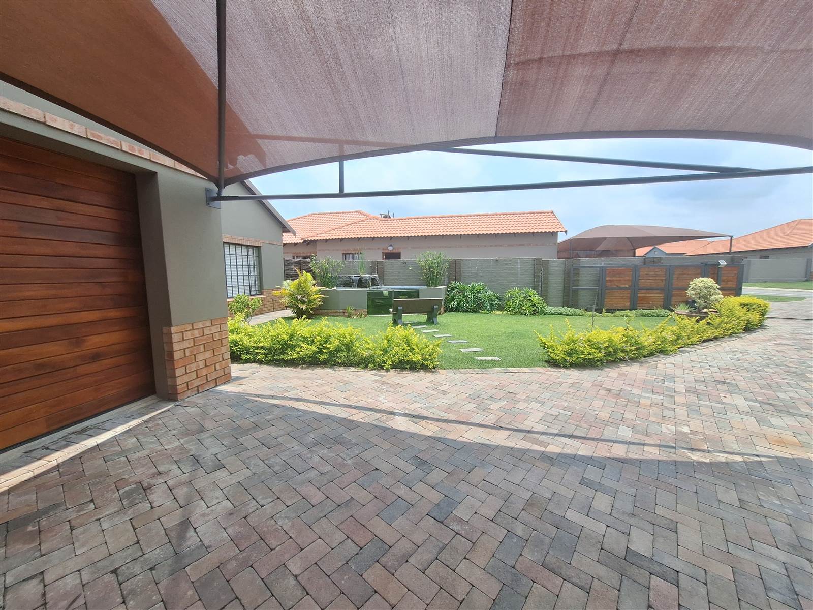 4 Bed House in Waterkloof East photo number 26