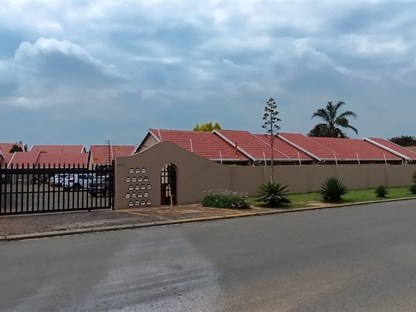 3 Bedroom Townhouse 3 Bedroom Townhouse