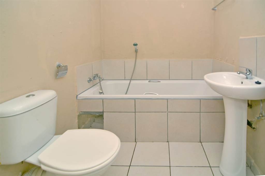 2 Bed Apartment in Delmas photo number 3