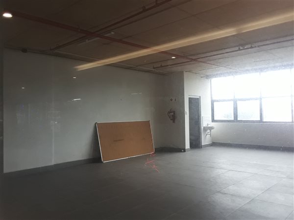 153.4  m² Retail Space