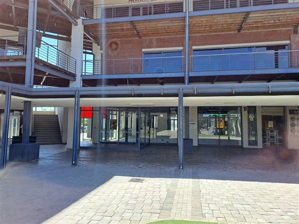 696  m² Retail Space in Milnerton