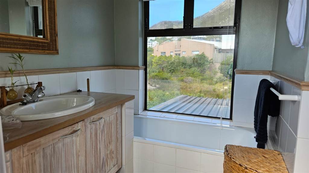 5 Bed House in Rooi Els photo number 16