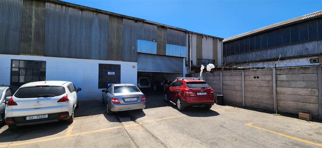 250  m² Industrial space in Dal Josafat photo number 1
