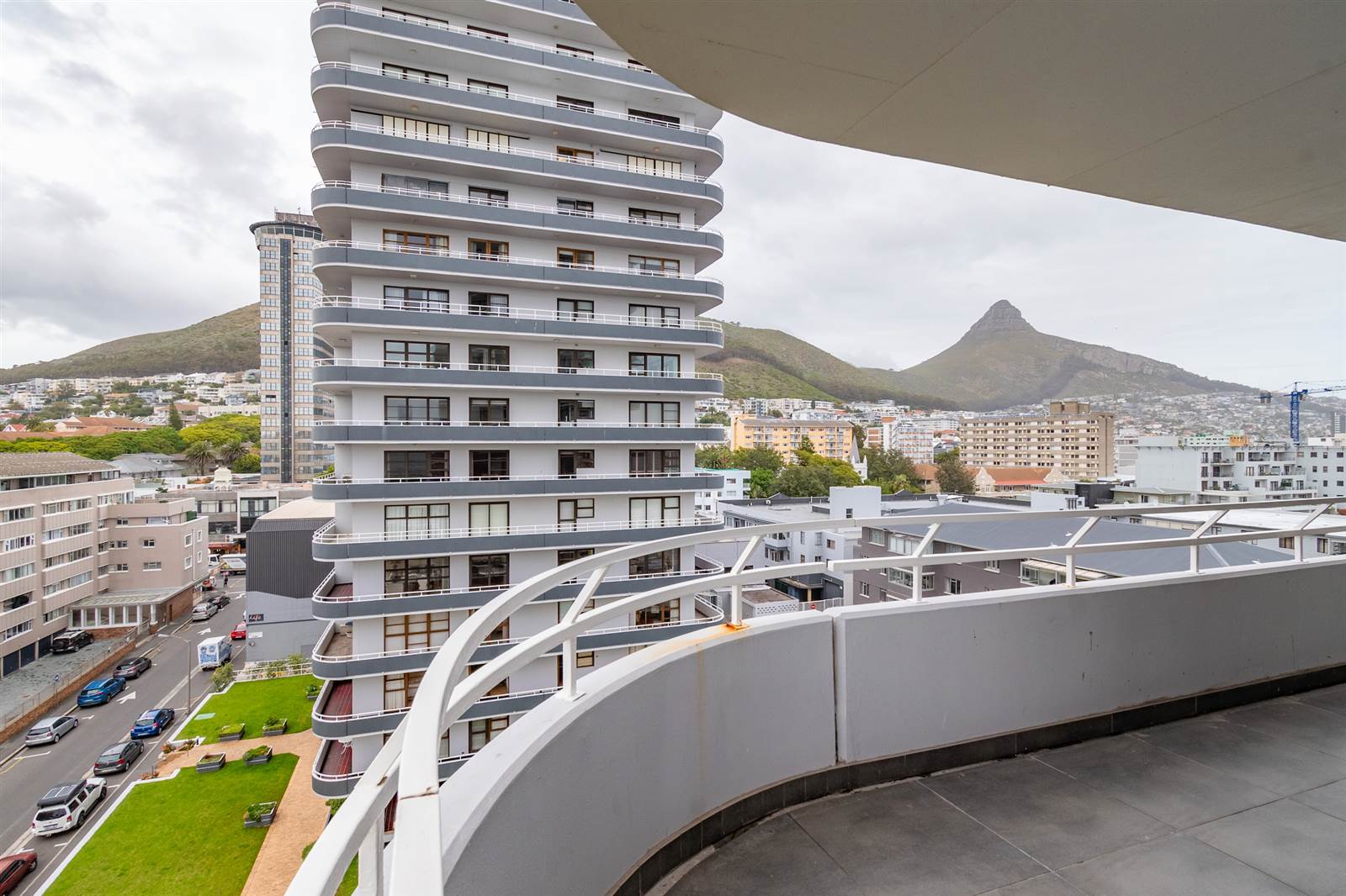 3 Bed Apartment in Sea Point photo number 15