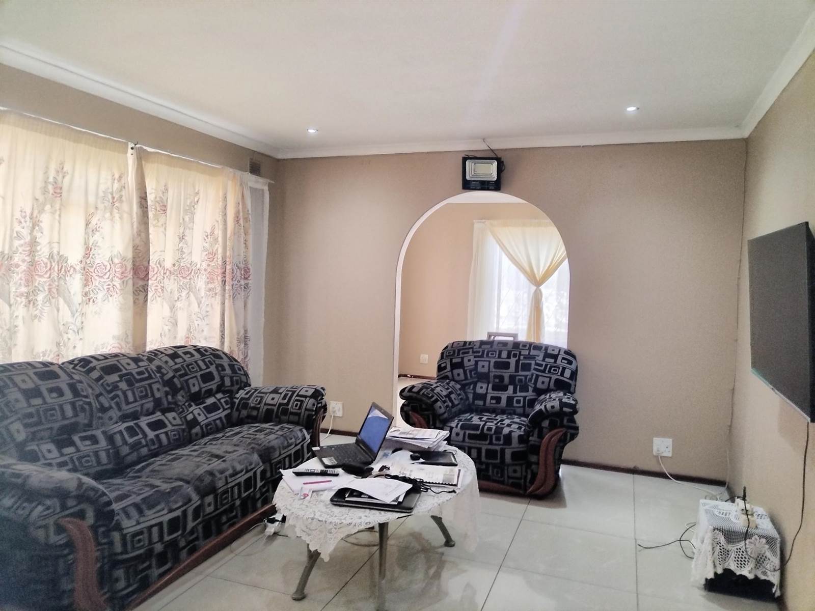 4 Bed House in Kwandengezi photo number 4