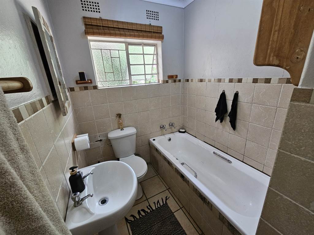 4 Bed House in Parktown Estate photo number 22
