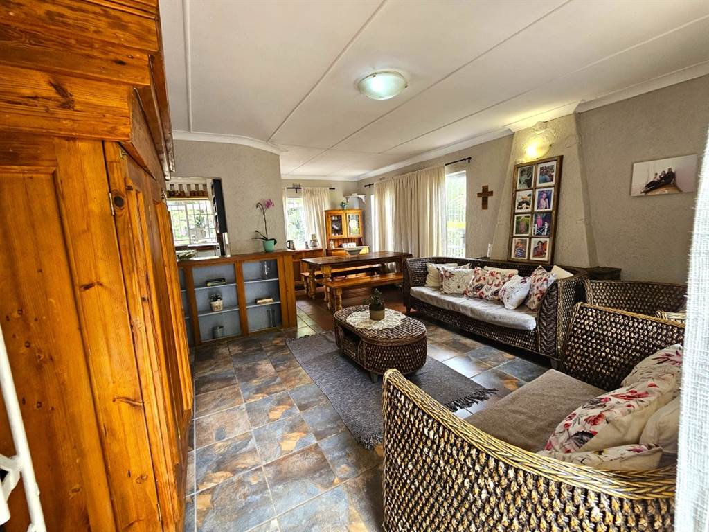 4 Bed House in Parktown Estate photo number 14