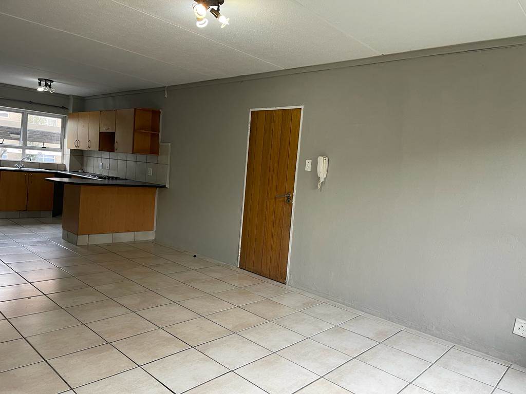 2 Bed Apartment in Randburg Central photo number 3
