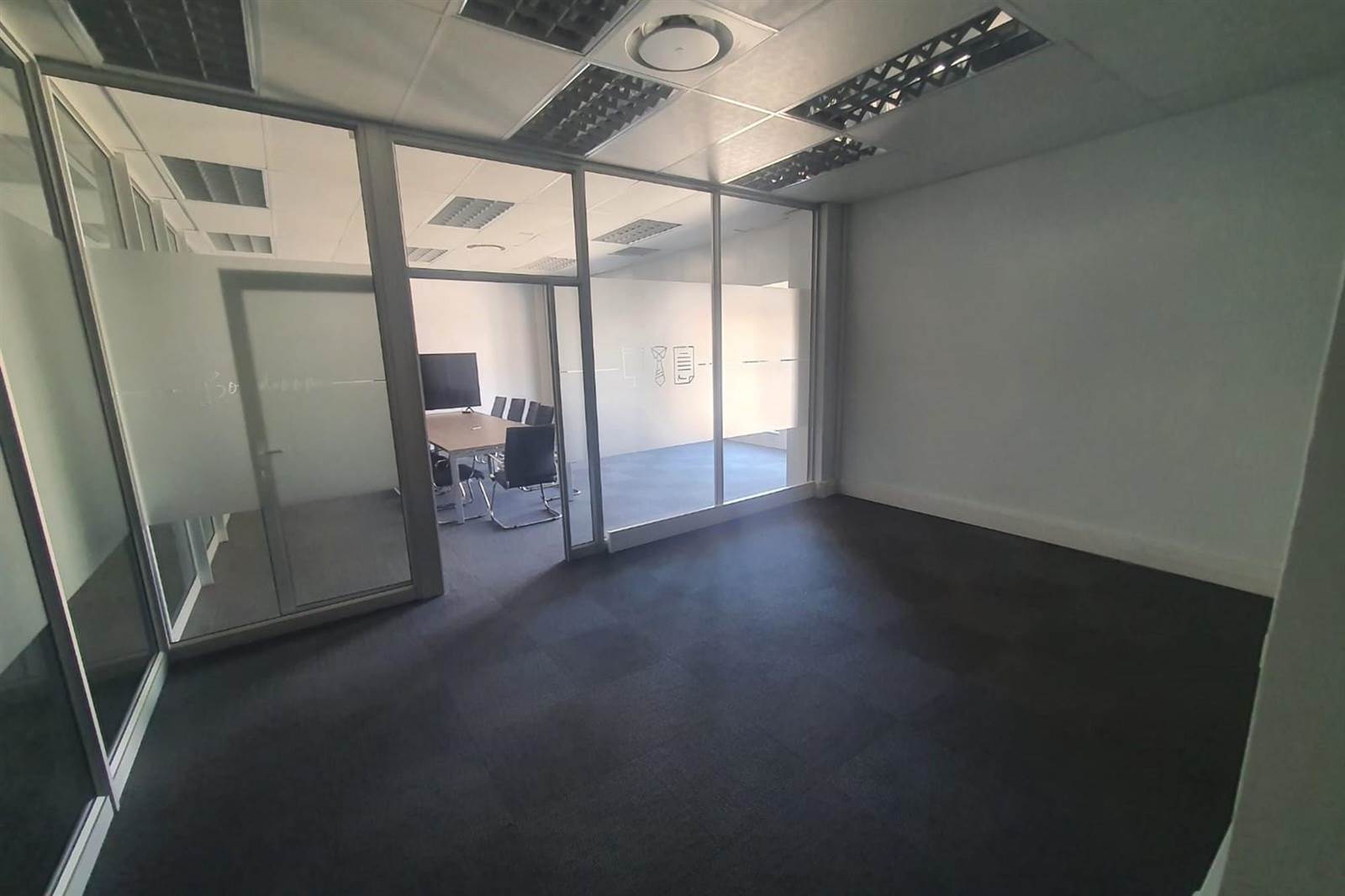 300  m² Commercial space in Fairview photo number 5