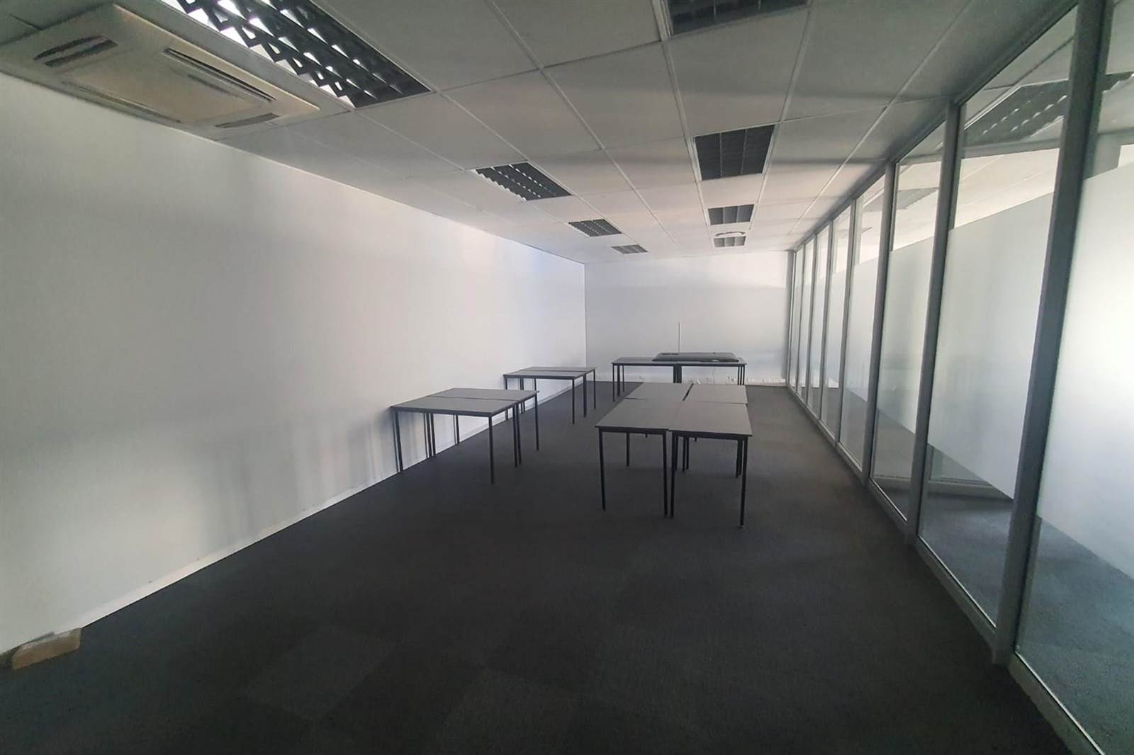 300  m² Commercial space in Fairview photo number 9