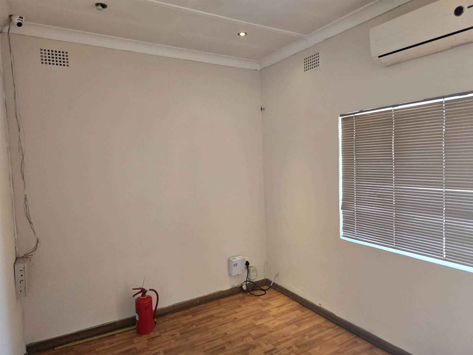 120  m² Office Space in Rustenburg Central photo number 9
