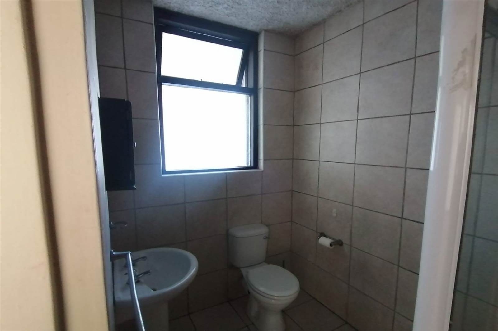 1 Bed Apartment in Grahamstown Central photo number 10