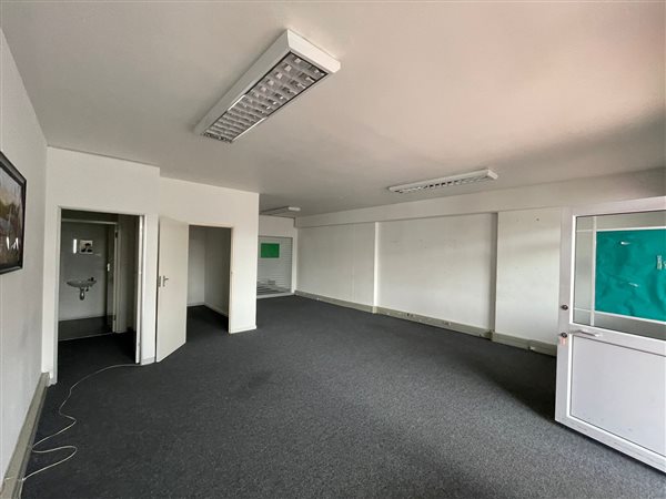 107  m² Commercial space