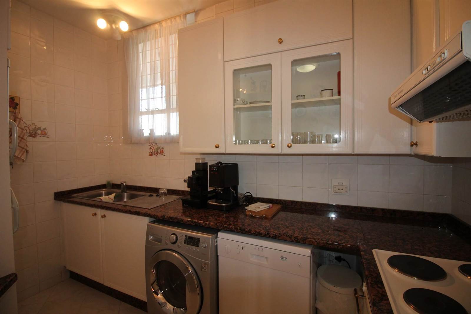 2 Bed Apartment in Bedfordview photo number 5