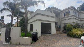 3 Bed House in Bryanston photo number 2