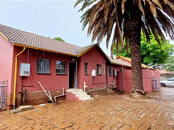 6 Bedroom House 6 Bedroom House
