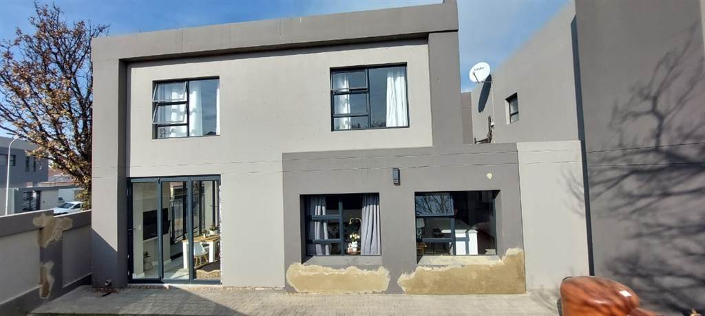 3 Bed Townhouse in Secunda photo number 18