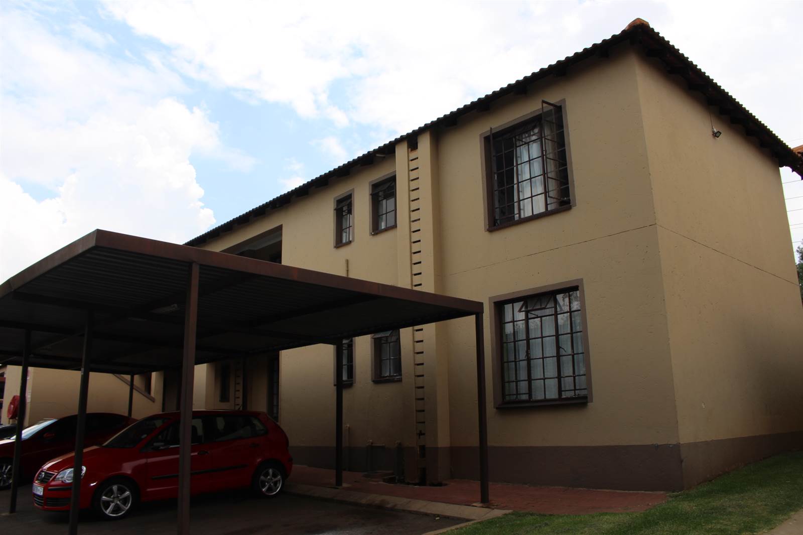 2 Bed House in Roodepoort West photo number 1
