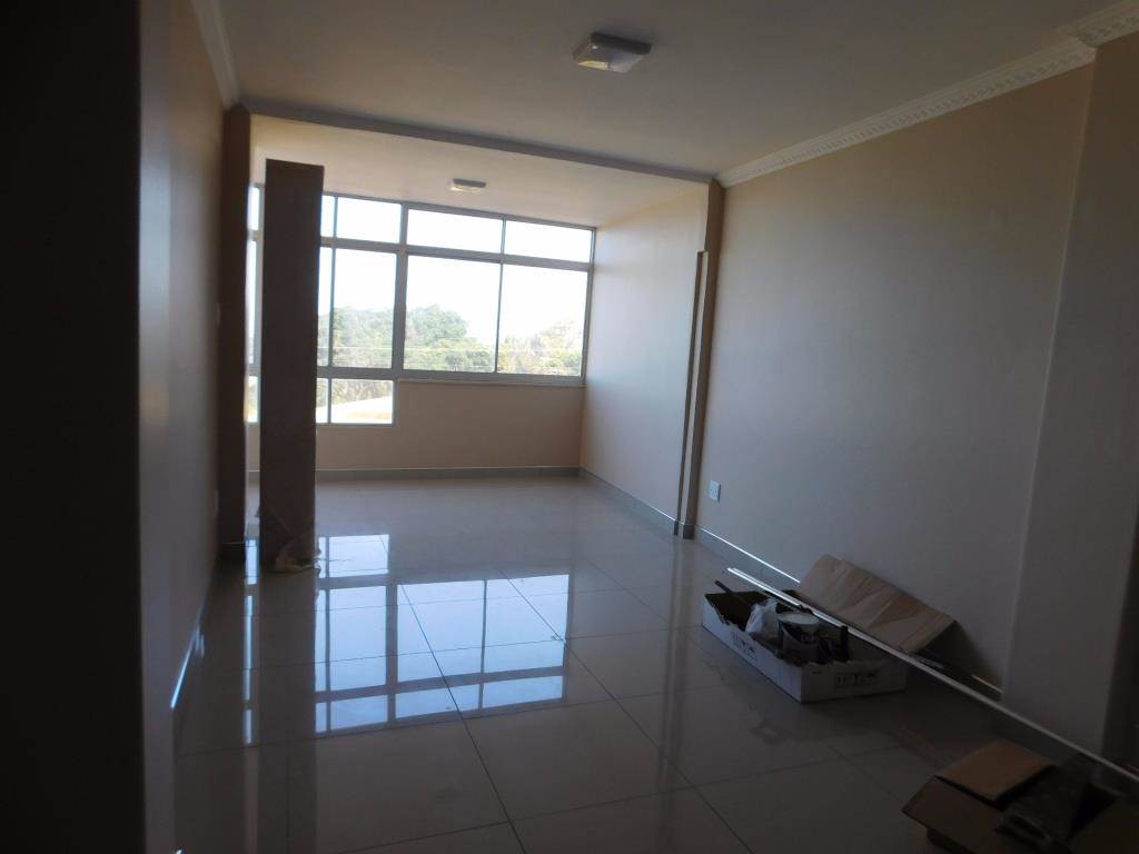 2 Bed Apartment in Illovo Beach photo number 5
