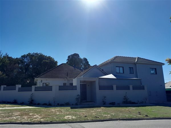 5 Bed House in Pinelands