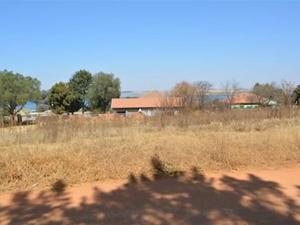 655 m² Land available in Bronkhorstbaai