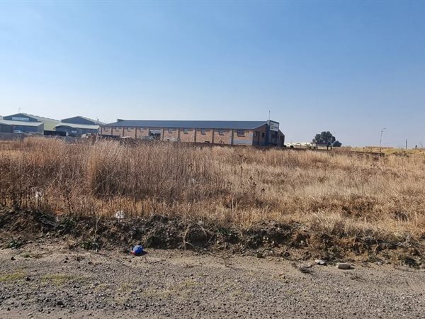 1638 m² Land available in Secunda Commercial