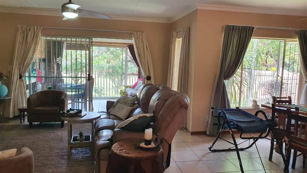 3 Bed Townhouse in Bela-Bela (Warmbaths) photo number 12