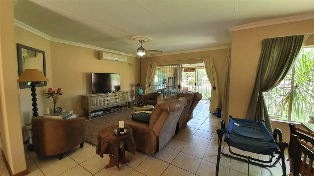 3 Bed Townhouse in Bela-Bela (Warmbaths) photo number 15