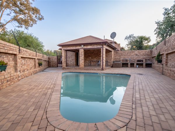 3 Bedroom Townhouse 3 Bedroom Townhouse