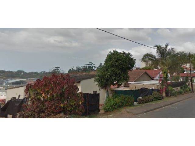841 m² Land available in Kenville photo number 1