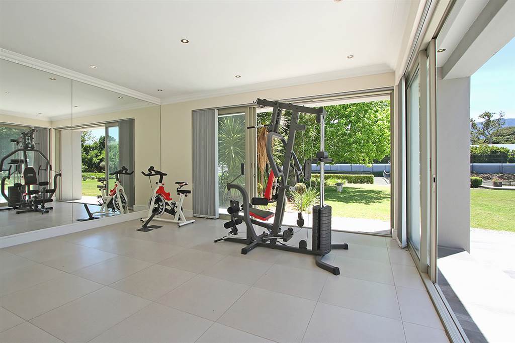 5 Bed House in Constantia photo number 15