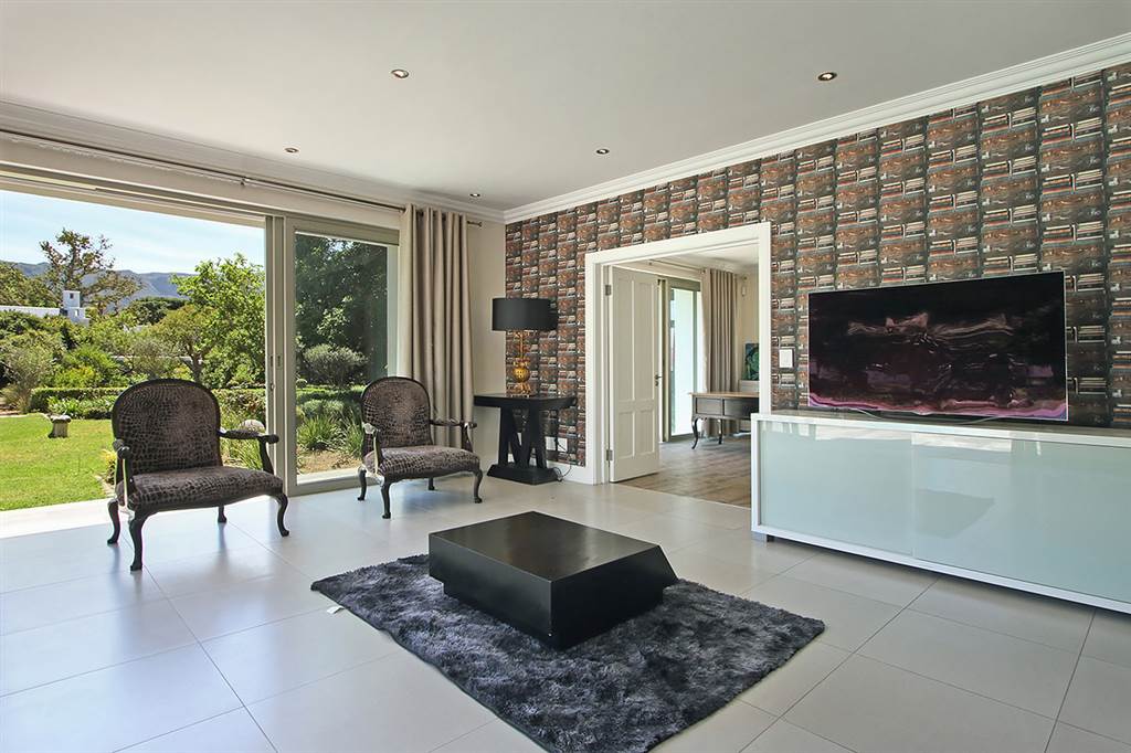 5 Bed House in Constantia photo number 5