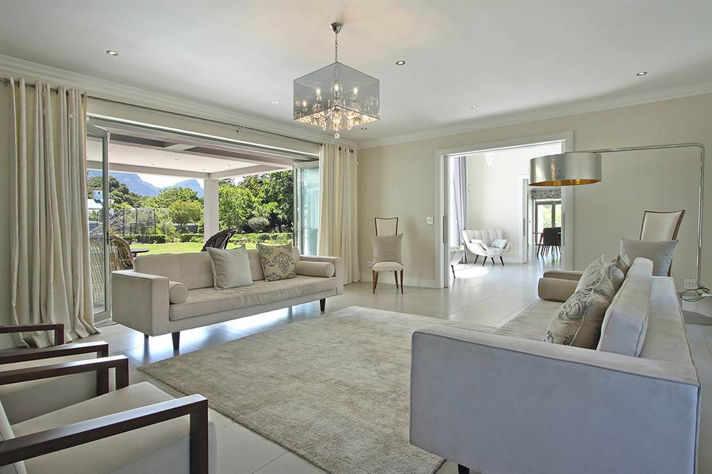 5 Bed House in Constantia photo number 7